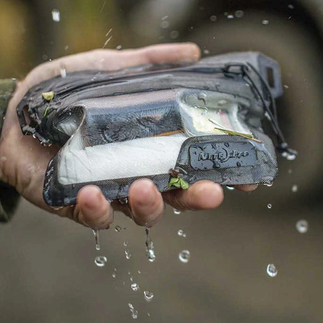 NITE IZE RUNOFF WATERPROOF WALLET | With Clear Side Window, 12 X 9.4cm 2 NITE IZE RUNOFF WATERPROOF WALLET | With Clear Side Window, 12 X 9.4cm